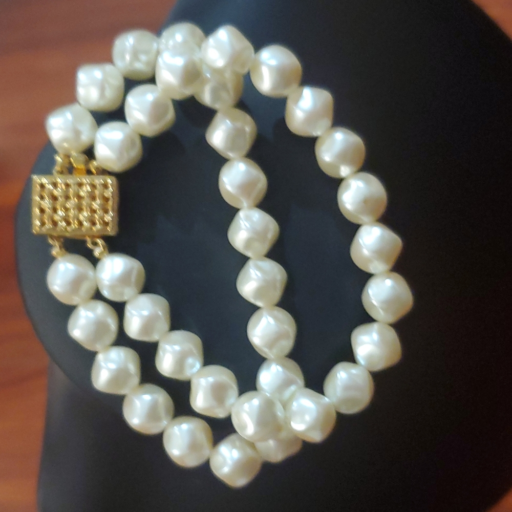Vintage faux pearl bracelet